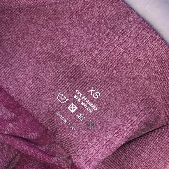 SOLD - seamless leggings (pastel pink camo) - Picture 6 of 6